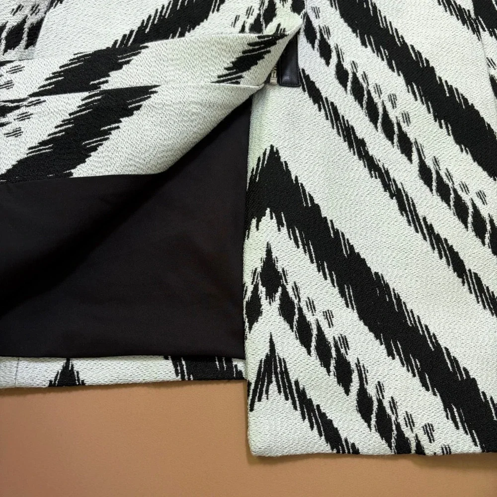 Chicos Black‎ White Chevron Ikat Topper Jacket Size 0 S Zip Front Pockets Lined
